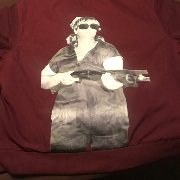 Never worn it because it’s to big on me - Picture 5 of 5